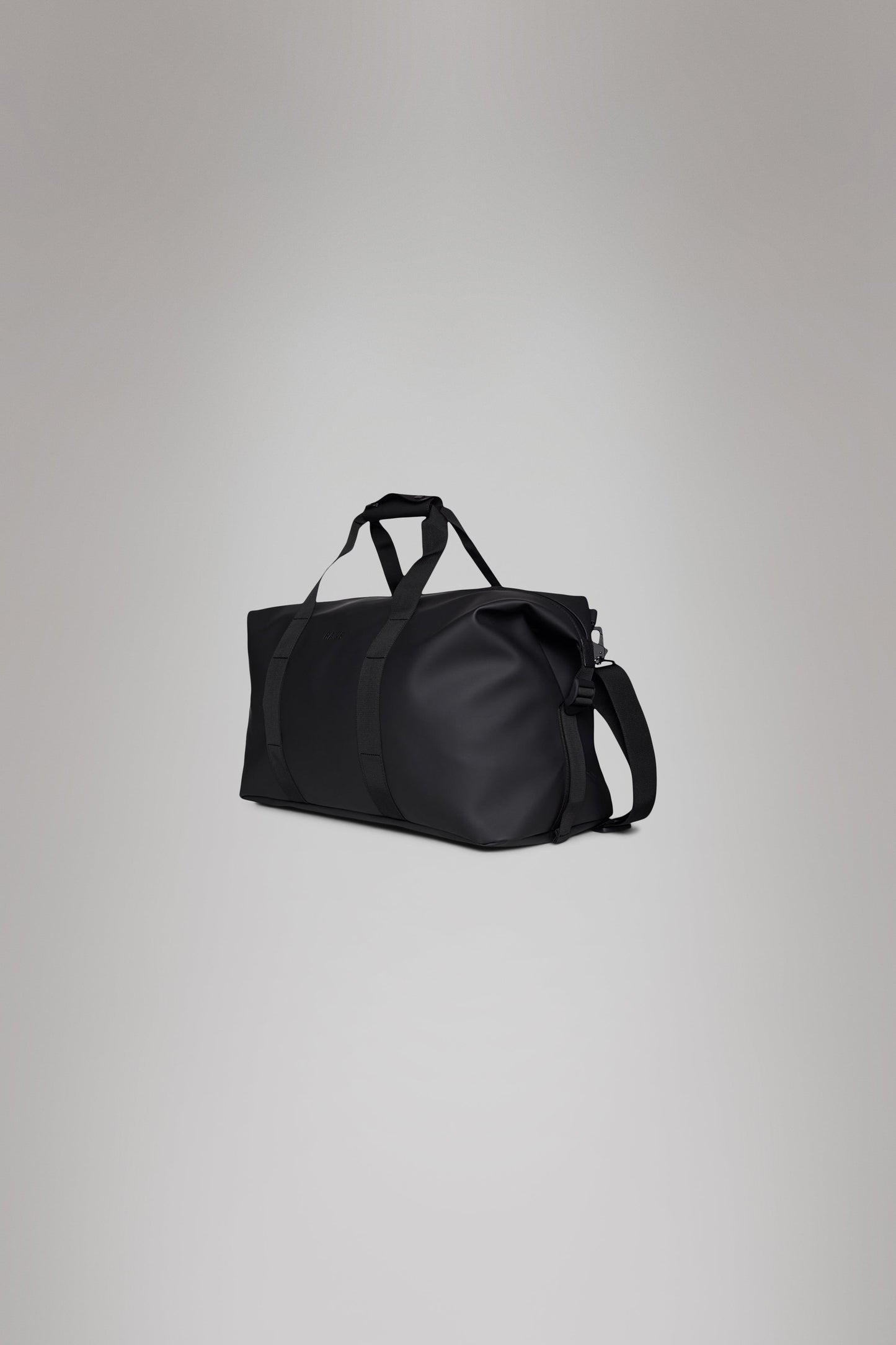 Rains Hilo Weekend Bag Black 36L H27 x D26 x W52 cm Weekender