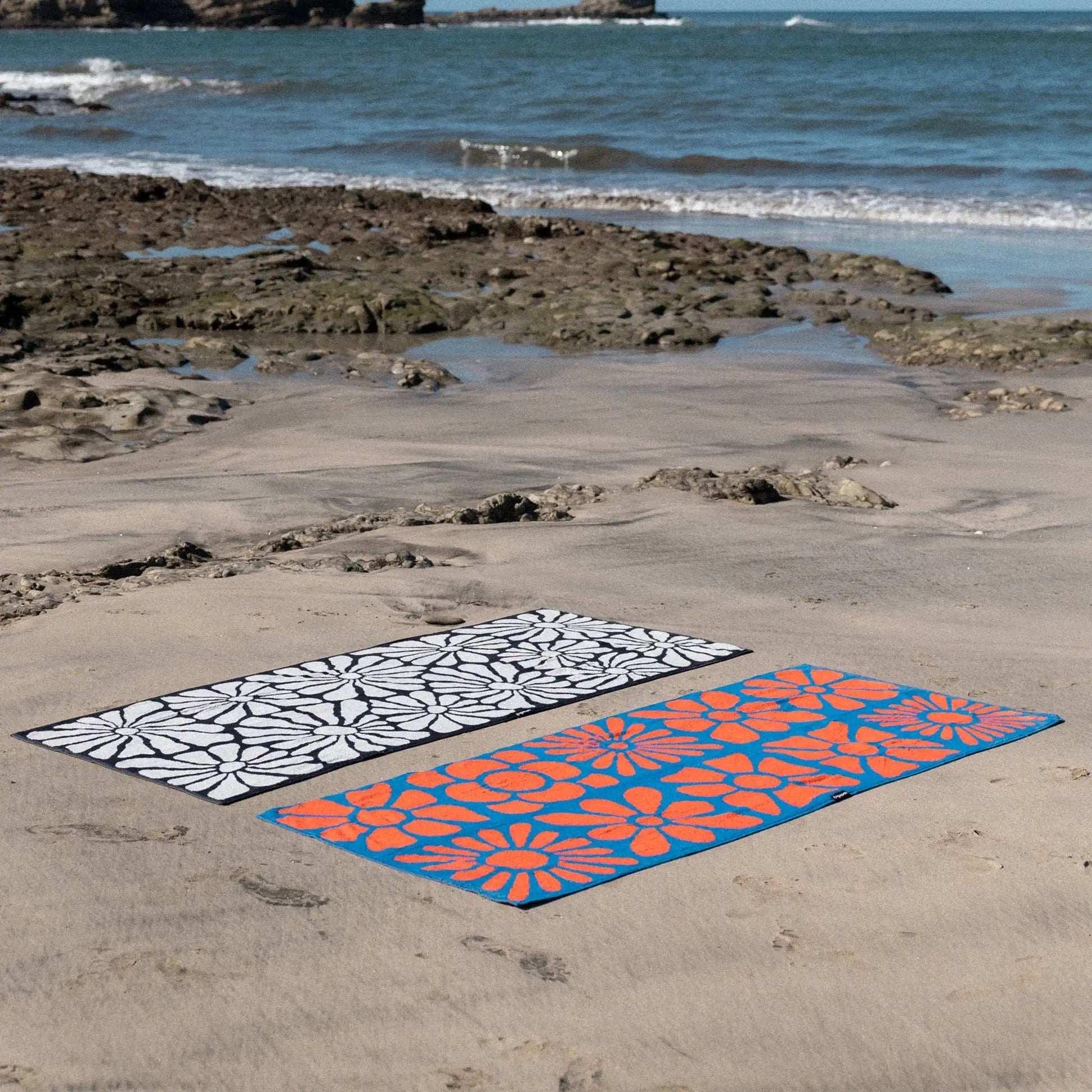 Organic Beach Towel: Big Flowers Stellar Orange Nomadix