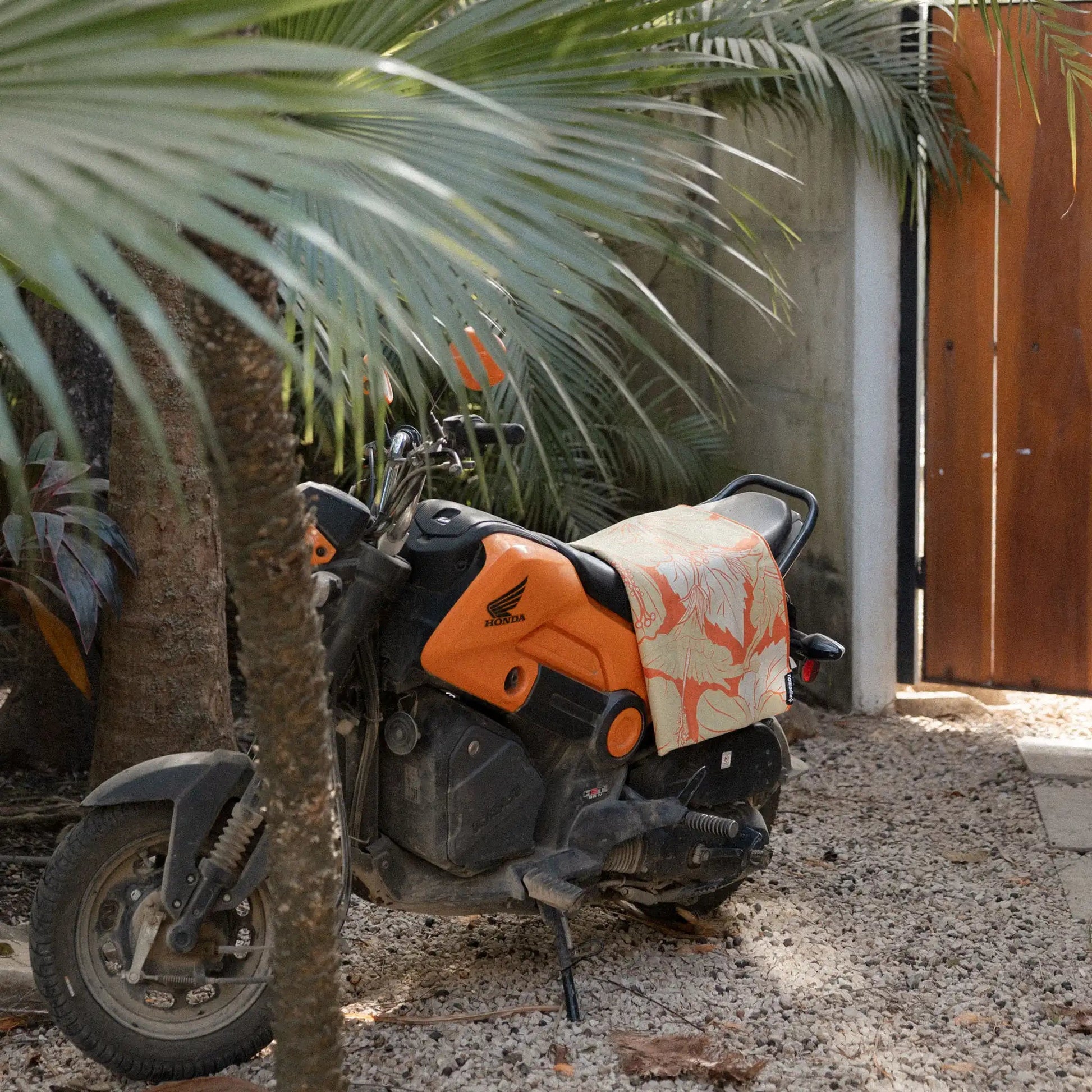 Original Towel: Hibiscus Expedition Orange Nomadix