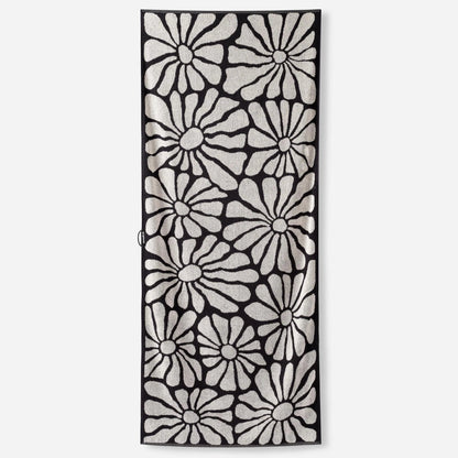 Organic Beach Towel: Lazy Daisy Black Nomadix