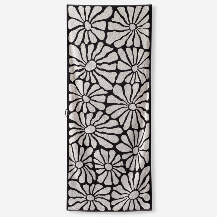 Organic Beach Towel: Lazy Daisy Black Nomadix