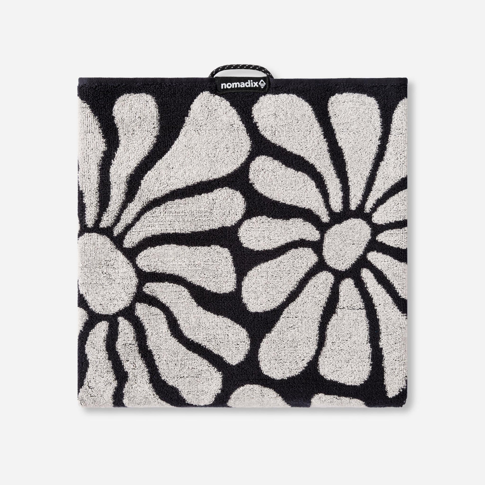 Organic Beach Towel: Lazy Daisy Black Nomadix