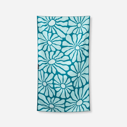 Ultralight Towel: Lazy Daisy Seafoam Green Nomadix