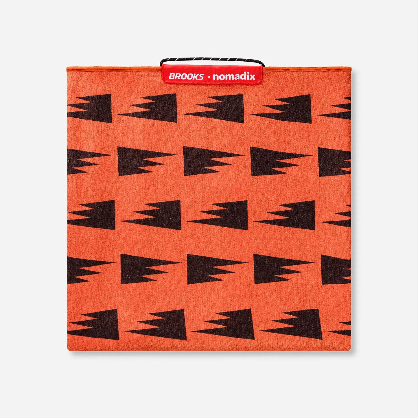 Original Towel: Summit Expedition Orange (Nomadix x Brooks) Nomadix