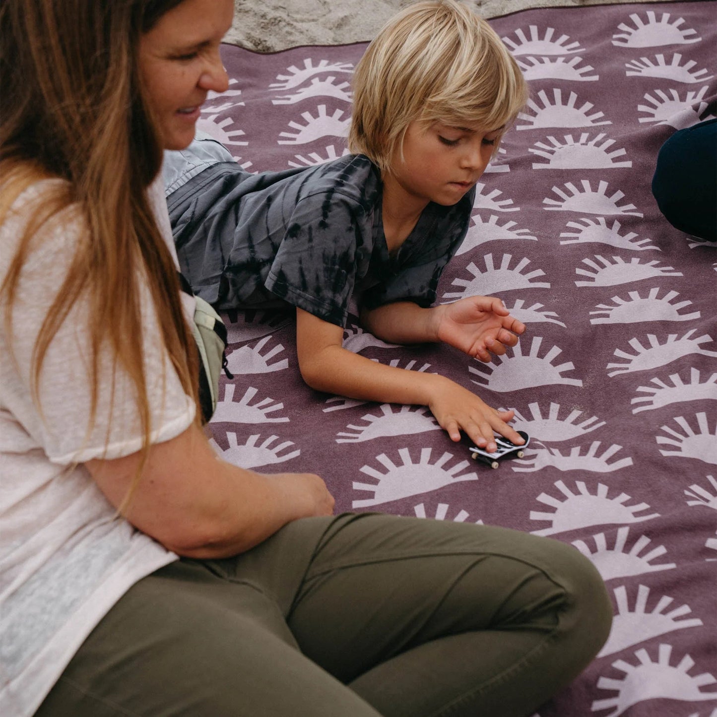 Ultralight Towel: Lazy Daisy Dusk Nomadix