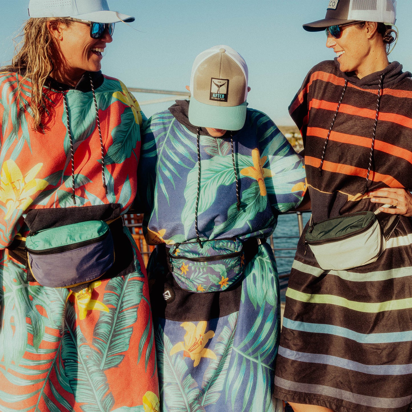 Changing Poncho: Palms Coral Nomadix