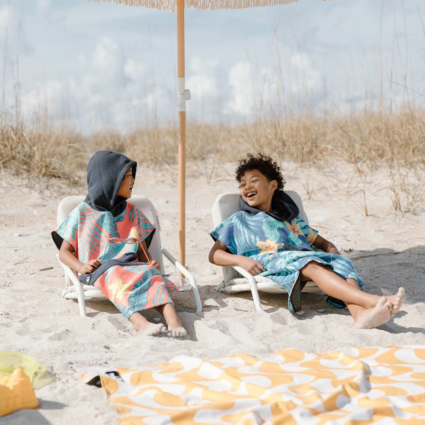 Kids Changing Poncho: Palms Coral Nomadix